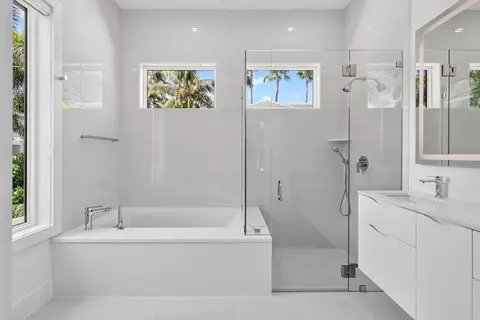 Bath - 7037 SE Harbor Cir, Stuart, FL 34996 photo 9 of 9