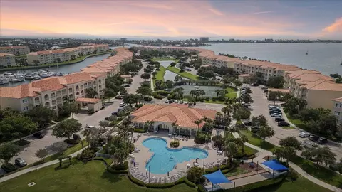 19 Harbour Isle Dr W #202, Fort Pierce, FL 34949