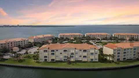 19 Harbour Isle Dr W #202, Fort Pierce, FL 34949