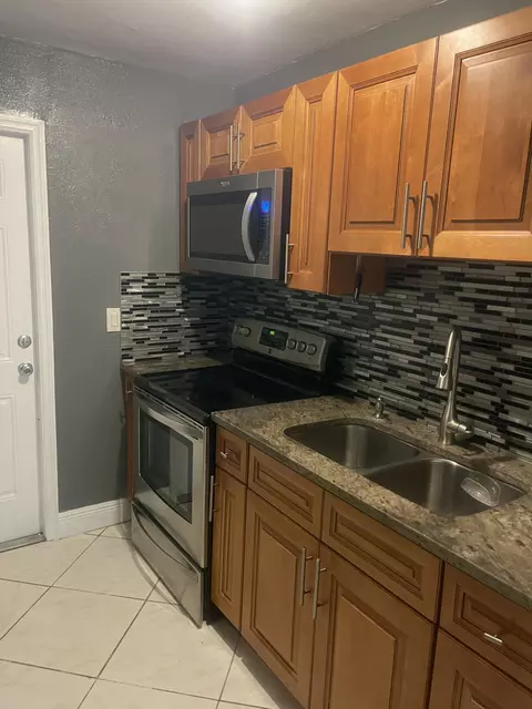 5320 NW 17th Ct, Lauderhill, FL 33313