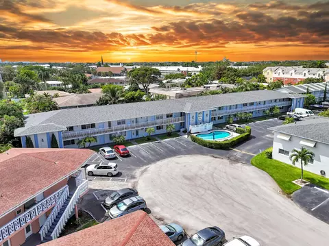 4111 NE 21st Way #211C, Lighthouse Point, FL 33064