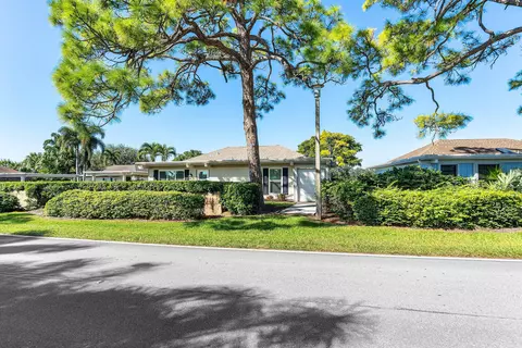 13731 Eastpointe Way, Palm Beach Gardens, FL 33418