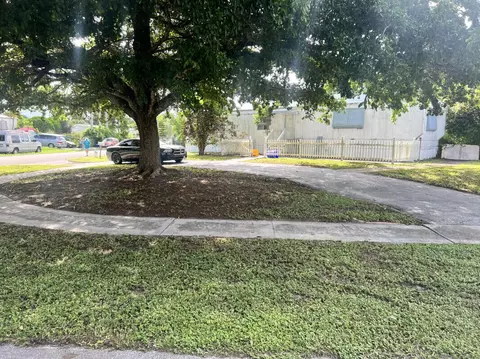 5385 Elaine Cir, West Palm Beach, FL 33417