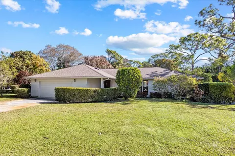 571 NE Town Ter, Jensen Beach, FL 34957