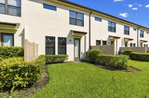Exterior - 4416 Appleton Cir E, Oakland Park, FL 33309 photo 2 of 3