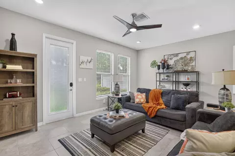 Living - 4416 Appleton Cir E, Oakland Park, FL 33309 photo 2 of 3