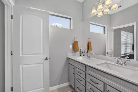 Bath - 4416 Appleton Cir E, Oakland Park, FL 33309 photo 4 of 5