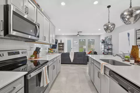 Kitchen - 4416 Appleton Cir E, Oakland Park, FL 33309 photo 3 of 4