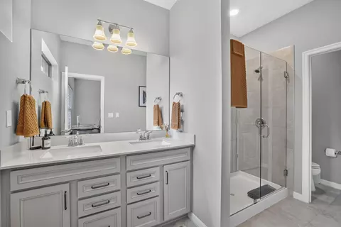 Bath - 4416 Appleton Cir E, Oakland Park, FL 33309 photo 2 of 5