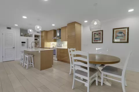 Dining - 232 Seabreeze Cir, Jupiter, FL 33477 photo 1 of 2