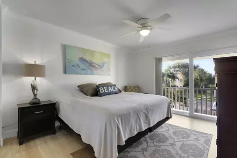 Bedroom - 232 Seabreeze Cir, Jupiter, FL 33477 photo 4 of 4