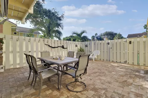 Exterior - 232 Seabreeze Cir, Jupiter, FL 33477 photo 4 of 4