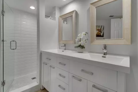 Bath - 232 Seabreeze Cir, Jupiter, FL 33477 photo 1 of 2
