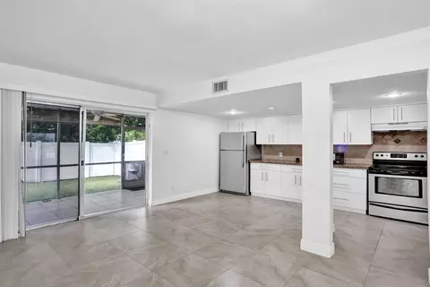 8091 NW 12th St #H, Margate, FL 33063