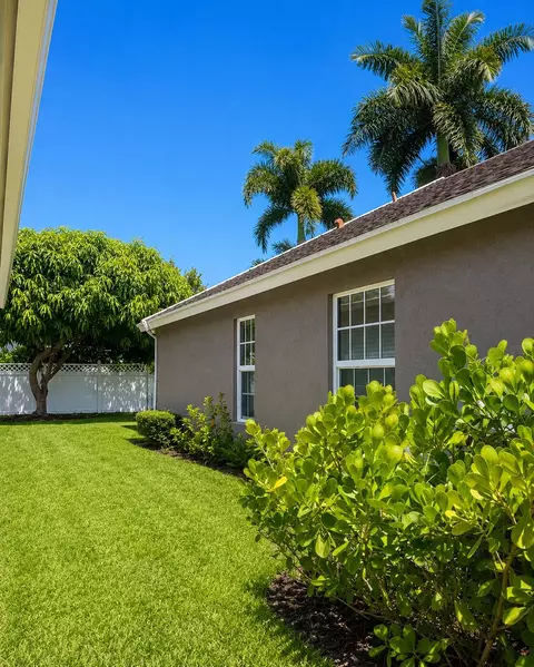 Exterior - 241 Clocktower Dr, Jupiter, FL 33458 photo 13 of 15
