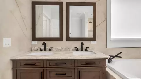 Bath - 241 Clocktower Dr, Jupiter, FL 33458 photo 5 of 5