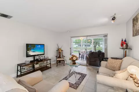 136 Lake Rebecca Dr, West Palm Beach, FL 33411