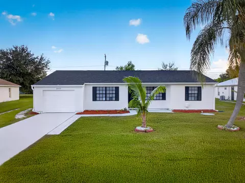 2557 SE Robin Cir, Port Saint Lucie, FL 34952