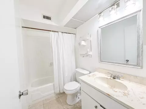 Bath - 4725 SE Teri Pl, Stuart, FL 34997 photo 1 of 2