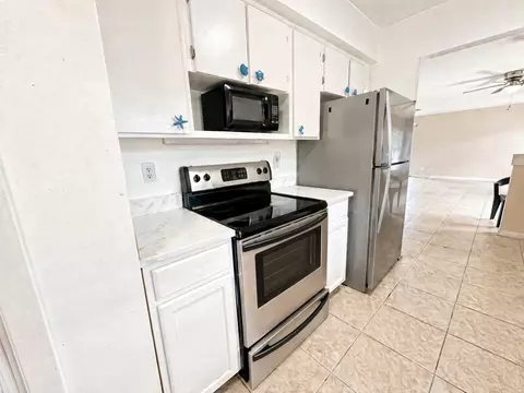 Kitchen - 4725 SE Teri Pl, Stuart, FL 34997 photo 2 of 2