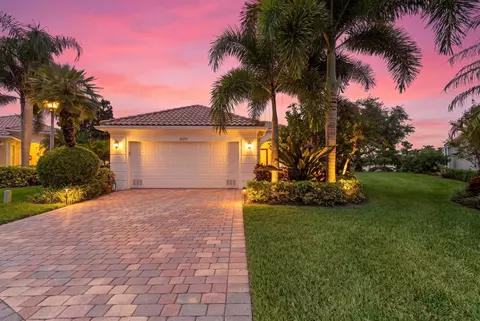 8397 Rosalie Ln, Wellington, FL 33414