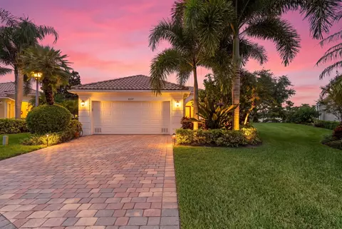 8397 Rosalie Ln, Wellington, FL 33414