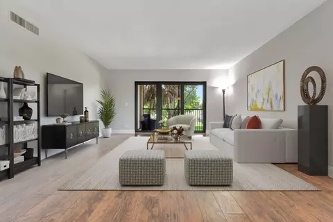 334 Lakeview Dr #204, Weston, FL 33326