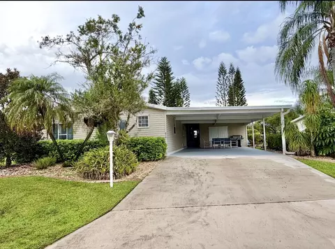 8110 9th Hole Dr, Port Saint Lucie, FL 34952