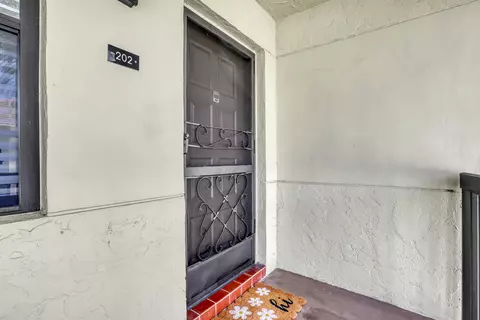 7690 Tahiti Ln #202, Lake Worth, FL 33467