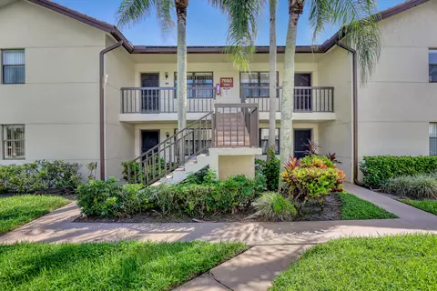 7690 Tahiti Ln #202, Lake Worth, FL 33467