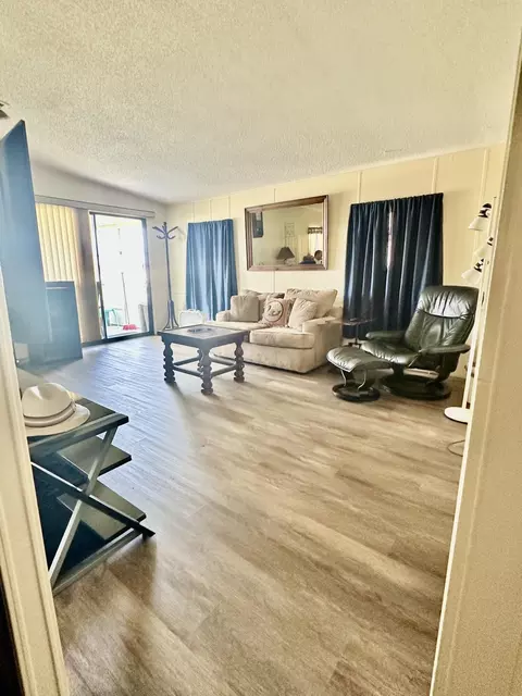 Living - 1230 Chobee St, Okeechobee, FL 34974 photo 2 of 2