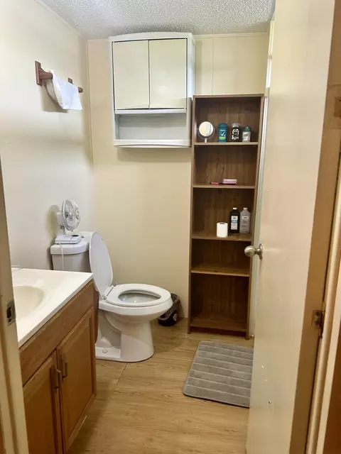 Bath - 1230 Chobee St, Okeechobee, FL 34974 photo 3 of 5