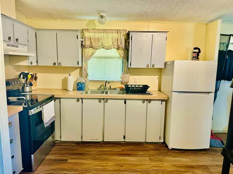 Kitchen - 1230 Chobee St, Okeechobee, FL 34974 photo 1 of 2