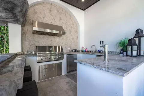 Kitchen - 2457 NE 26th St, Lighthouse Point, FL 33064 photo 4 of 5