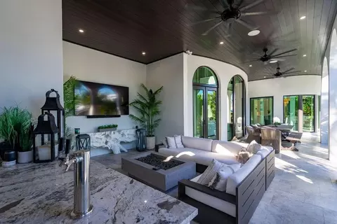 Exterior - 2457 NE 26th St, Lighthouse Point, FL 33064 photo 7 of 24