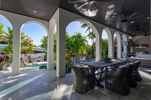Exterior - 2457 NE 26th St, Lighthouse Point, FL 33064 photo 6 of 24