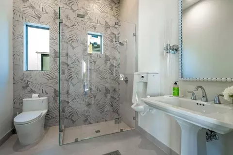 Bath - 2457 NE 26th St, Lighthouse Point, FL 33064 photo 13 of 13