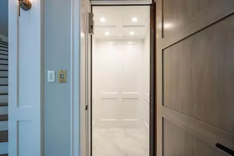 Entry Way - 2457 NE 26th St, Lighthouse Point, FL 33064 photo 5 of 9
