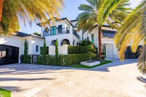 Exterior - 2457 NE 26th St, Lighthouse Point, FL 33064 photo 4 of 24