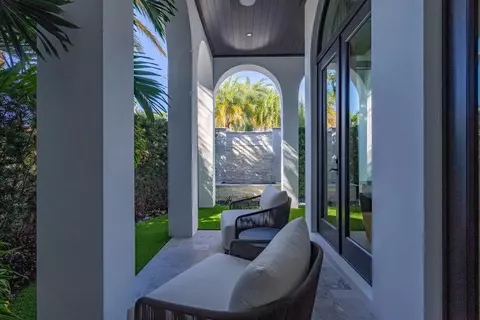 Exterior - 2457 NE 26th St, Lighthouse Point, FL 33064 photo 5 of 24