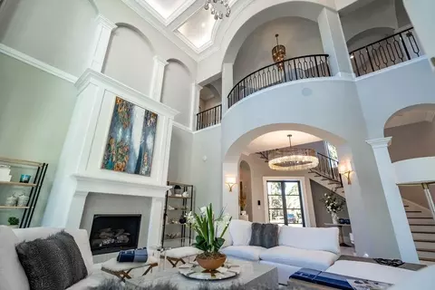 Living - 2457 NE 26th St, Lighthouse Point, FL 33064 photo 5 of 11