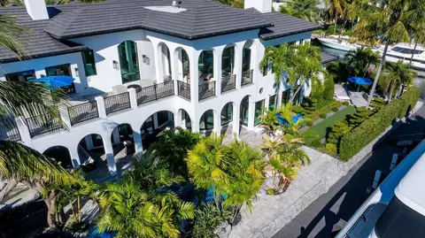 Exterior - 2457 NE 26th St, Lighthouse Point, FL 33064 photo 1 of 24