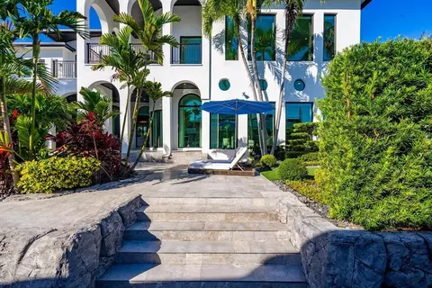 Exterior - 2457 NE 26th St, Lighthouse Point, FL 33064 photo 22 of 24