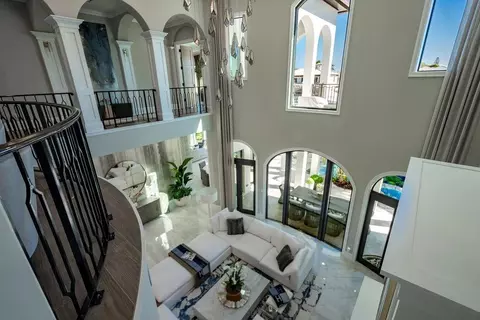 Living - 2457 NE 26th St, Lighthouse Point, FL 33064 photo 10 of 11
