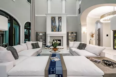 Living - 2457 NE 26th St, Lighthouse Point, FL 33064 photo 4 of 11