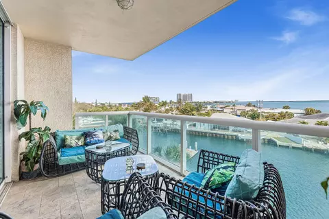 2650 Lake Shore Dr #401, Riviera Beach, FL 33404