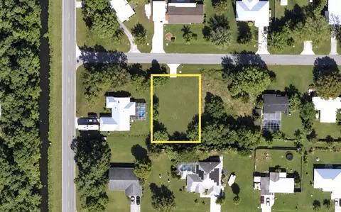 8003 Lockwood Dr, Fort Pierce, FL 34951