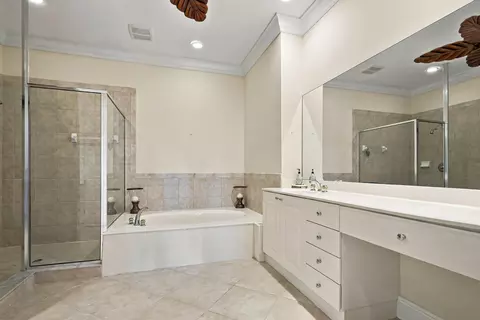 Bath - 9010 Cascada Way, Naples, FL 34114 photo 5 of 6