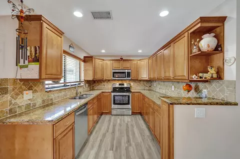 9355 NW 18th Dr, Plantation, FL 33322