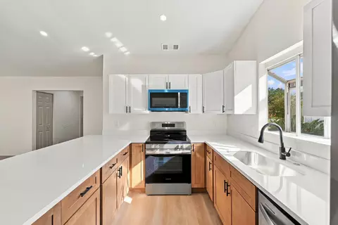 Kitchen - 184 Greentree Cir, Jupiter, FL 33458 photo 4 of 4